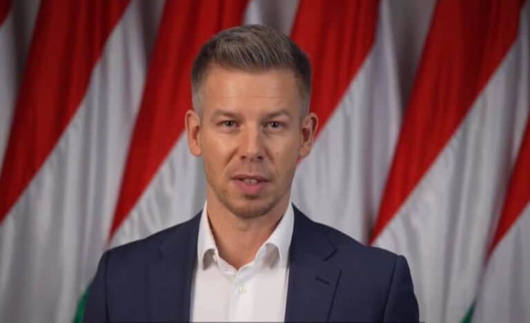 Magyar Péter: Szijjártó elszólta magát, a kormány ki akarja vezetni az országot az EU-ból