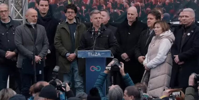 Magyar Péter: „Megtámadták ma reggel Szimon Renátát, Orbán-janicsár fojtogatta az egyik önkéntest”