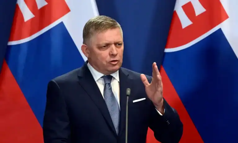 Robert Fico Brüsszel-párti aktivistának nevezte Magyar Pétert