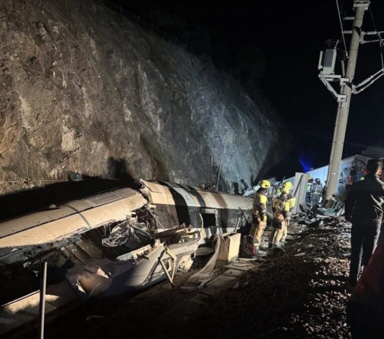Súlyos vonatbaleset történt Spanyolországban, legalább 21 ember meghalt – megrázó részletek az andalúziai katasztrófáról