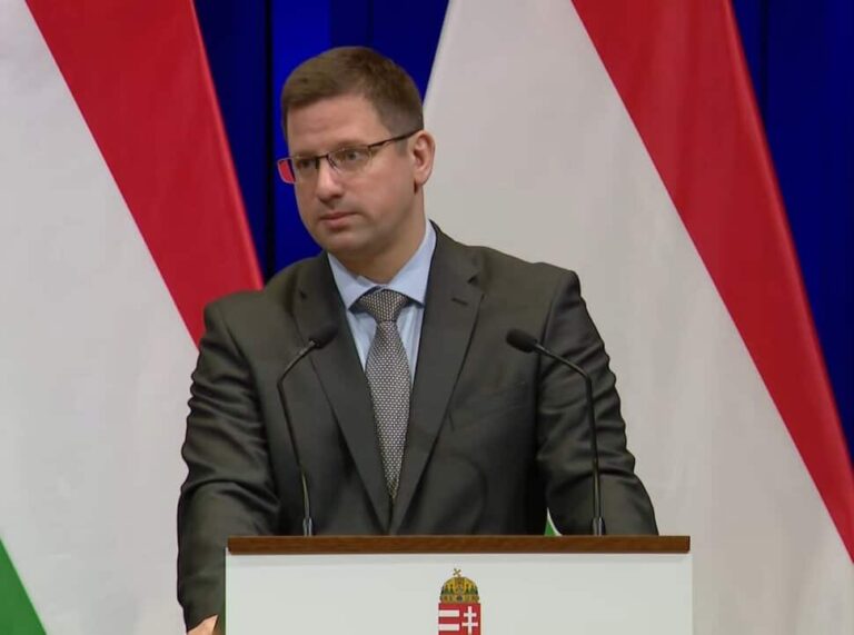 Gulyás Gergely szerint ha Trump kérné, megfontolnánk, hogy segítsünk a Hormuzi-szoros felszabadításában