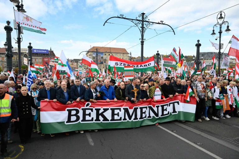 Orbán Viktor a legnagyobb Békemenetet ígéri március 15-re