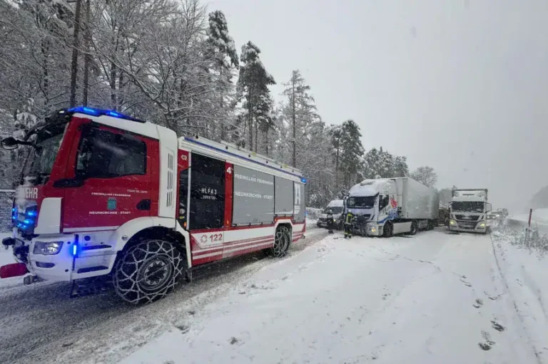 Hókáosz Ausztriában: lavina sodort el egy buszt, ideiglenesen leállt a bécsi reptér