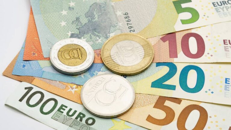 Négyéves csúcson a forint: 360 alá is benézett az euró árfolyama