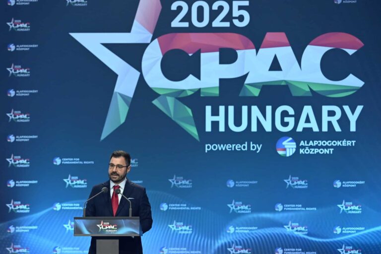 5,8 milliárd forint közpénz érkezett az Alapjogokért Központ mögötti céghez, a fizetésekre 2,7 milliárdot költöttek